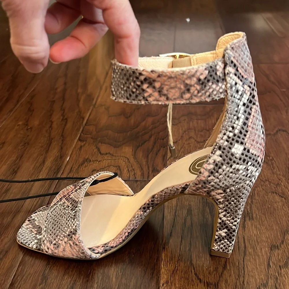 New- Unlace- pink and gray heels